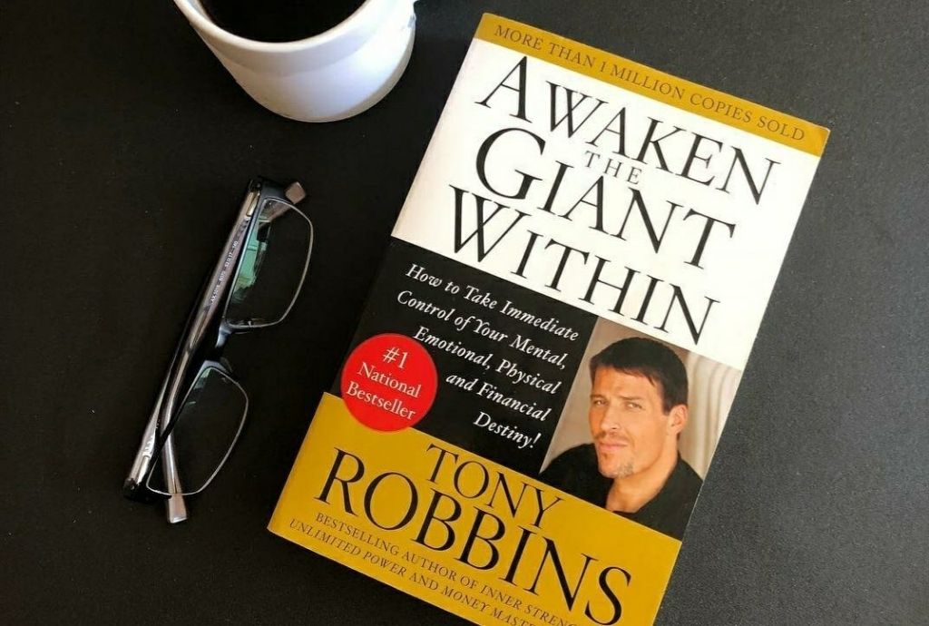 Tony Robbinsning “Awaken the giant within” kitobi
